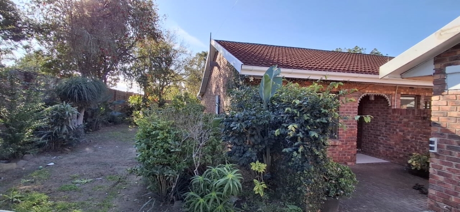 4 Bedroom Property for Sale in Nahoon Valley Park Eastern Cape